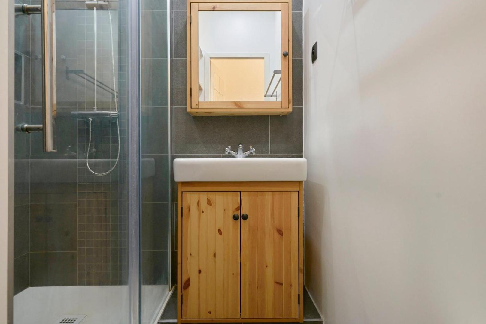 1 Bedroom Apartment Near Metro, Shops & Schools 릴 외부 사진